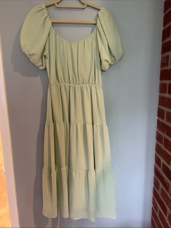 Astr Dresses & Skirts - Astr Puff Sleeve Tiered Midi Dress in Light Green